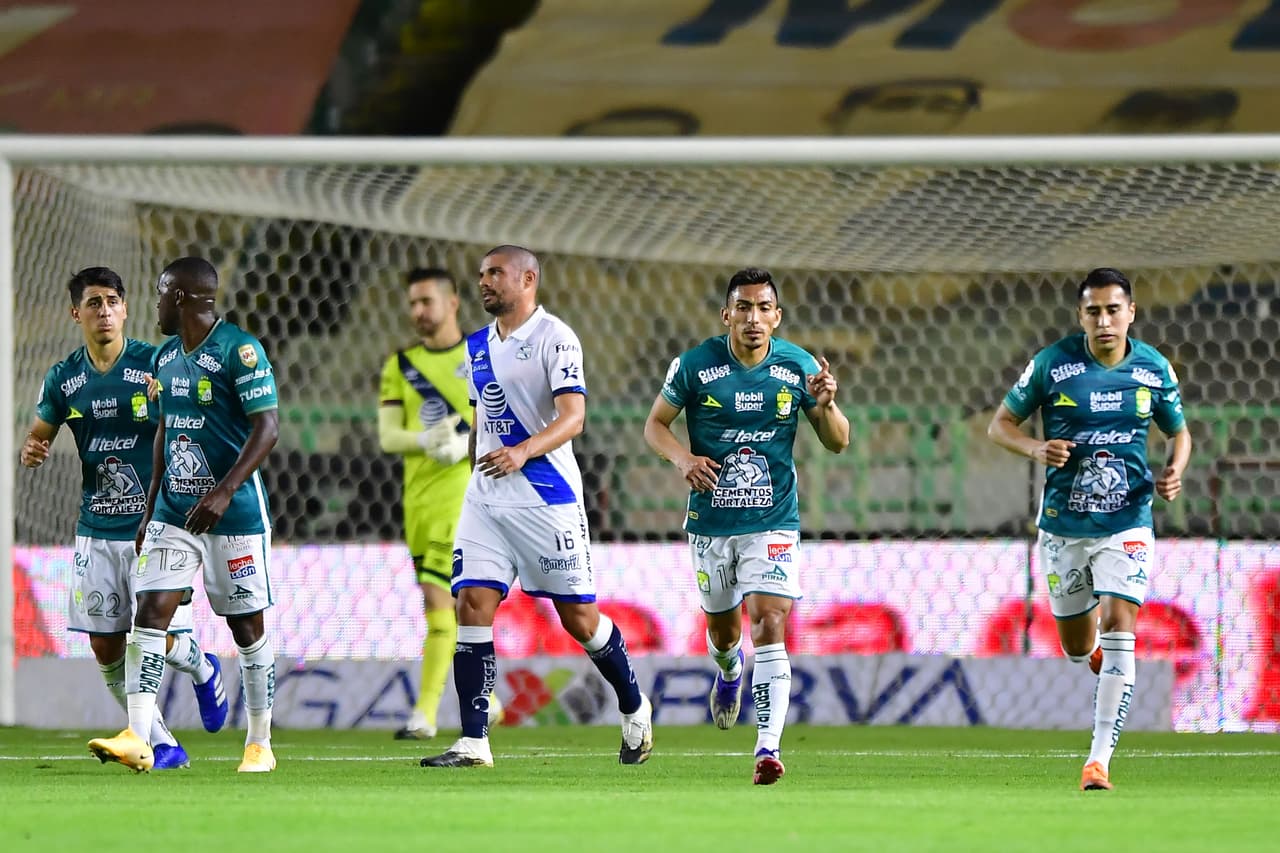 Las anotaciones de Santiago Ormeño al 85' y Daniel Álvarez al 90+5', Puebla consigue una increíble remontada y vence al León 1-2. La franja lleva cuatro partidos sin ver la derrota, de los cuáles tres han sido victorias. León se queda en la posición número 15 del torneo con 7 puntos.