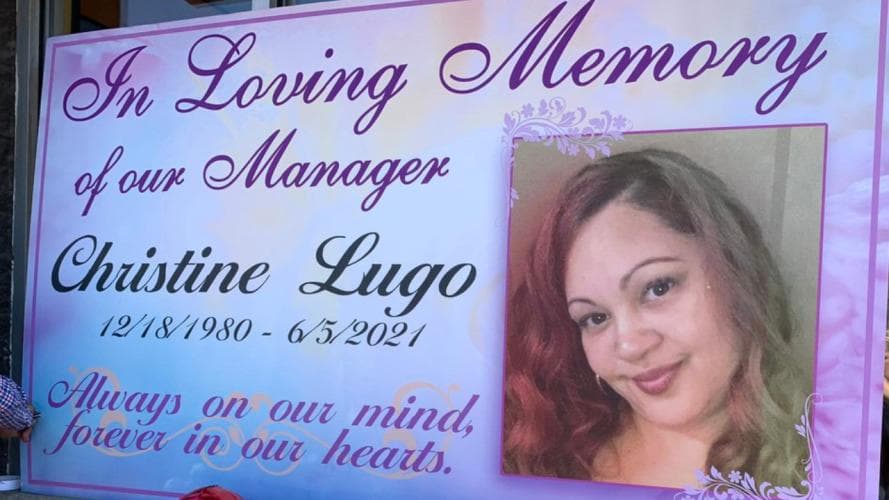 <b><a href="https://www.univision.com/local/philadelphia-wuvp/christine-lugo-madre-hispana-asesinada-robo-comercial-norte-filadelfia-pide-justicia" target="_blank">El asesinato dejó devastados a los familiares y compañeros de trabajo de Lugo</a></b>, y sus hijos le dijeron a 
<b>6ABC</b>, socio editorial de 
<b>Noticias Univision 65</b>, que su objetivo final era mudarse a Massachusetts para estar con ellos y sus nietos.