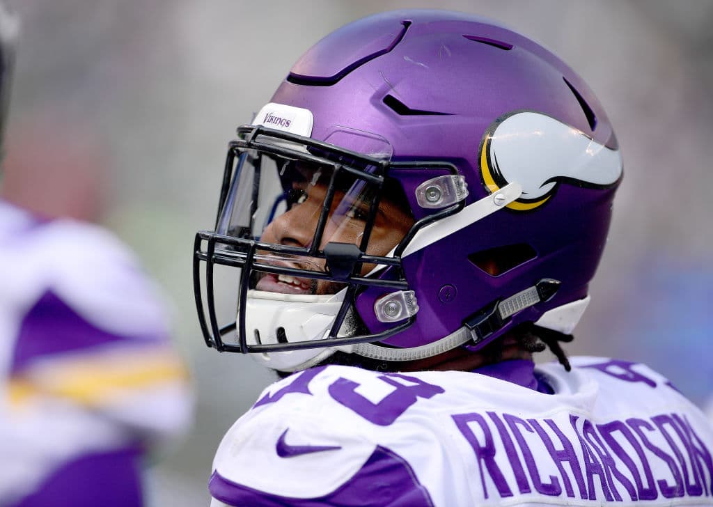 El liniero defensivo Sheldon Richardson sale de los Minnesota Vikings para enrolarse con los remozados Cleveland Browns. El DE firma por tres temporadas y 36 millones.