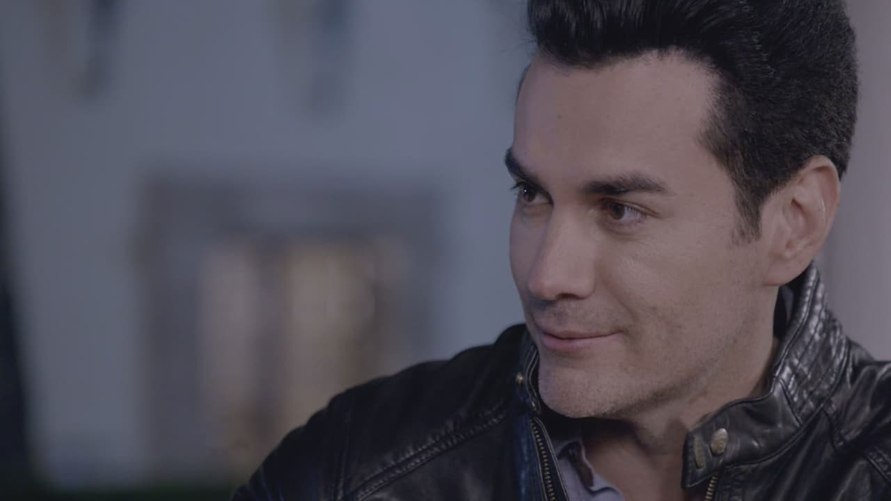 Su padre no acepta que Ramiro esté enamorado de ella, preferiría que se casará con Ana Leticia.