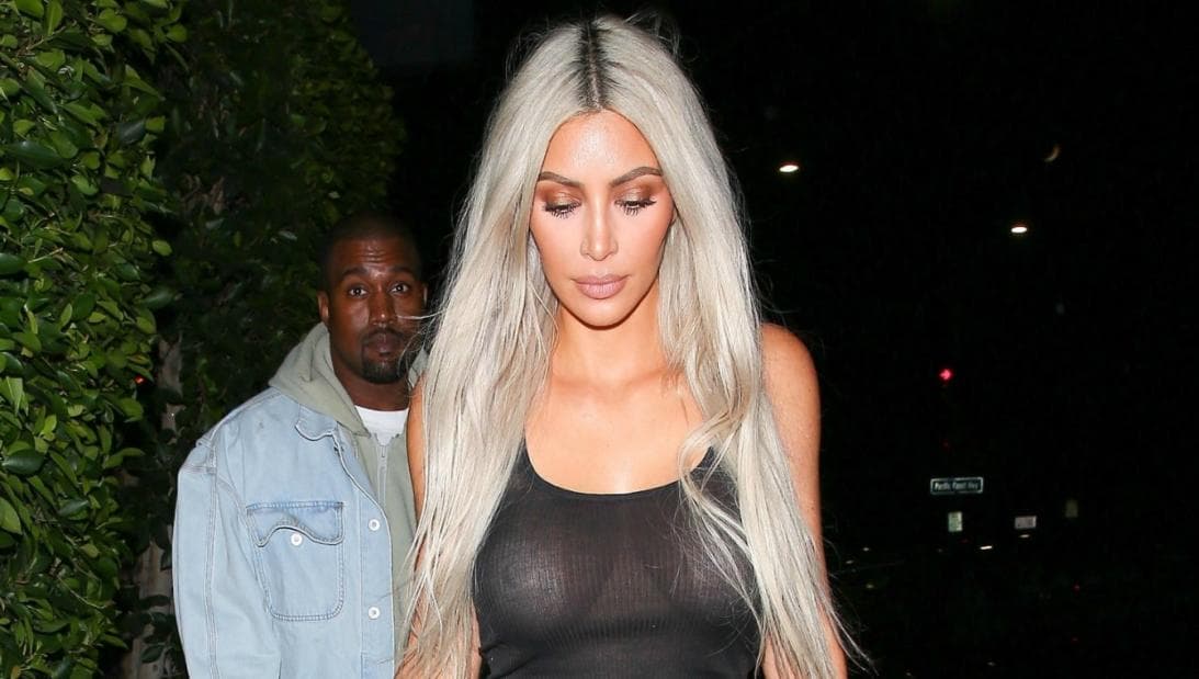 El miércoles 22 de julio Kim Kardashian rompió el silencio para 
<b><a href="https://www.univision.com/famosos/kim-kardashian-rompe-el-silencio-horas-despues-de-que-kanye-west-publicara-que-quiere-el-divorcio-fotos">defender a su marido</a></b> a través de una extensa explicación en su cuenta de Instagram.