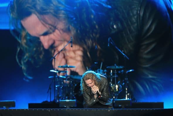 Luego interpretaron otras canciones como 'Corazón Espinado', 'Lluvia al Corazón' y 'Mariposa Traicionera'.