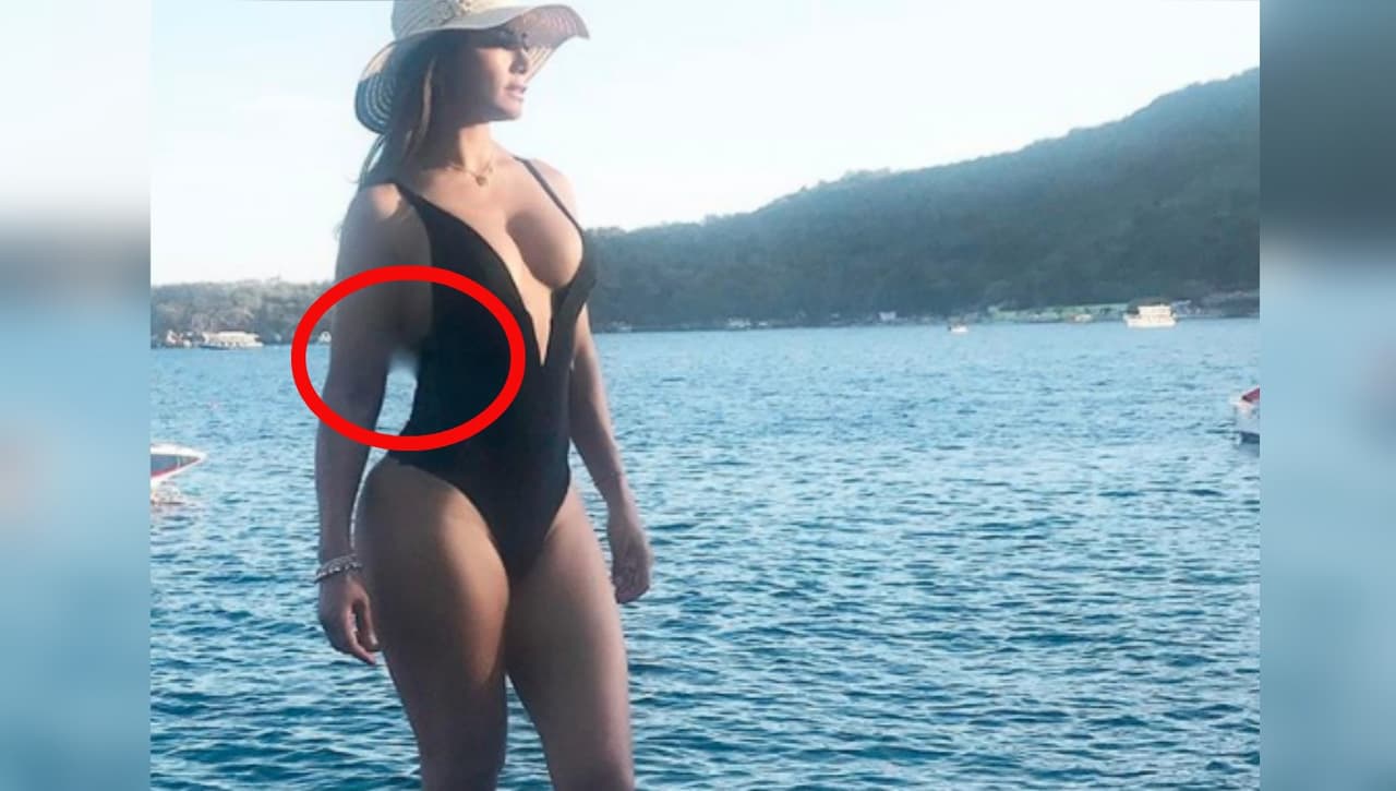 Más allá de su presencia y el paisaje hermoso, llamó la atención ese pedazo borroso debajo de su axila. ¿Sería la cámara? ¿Una gota de agua? La respuesta solo la tiene la artista.