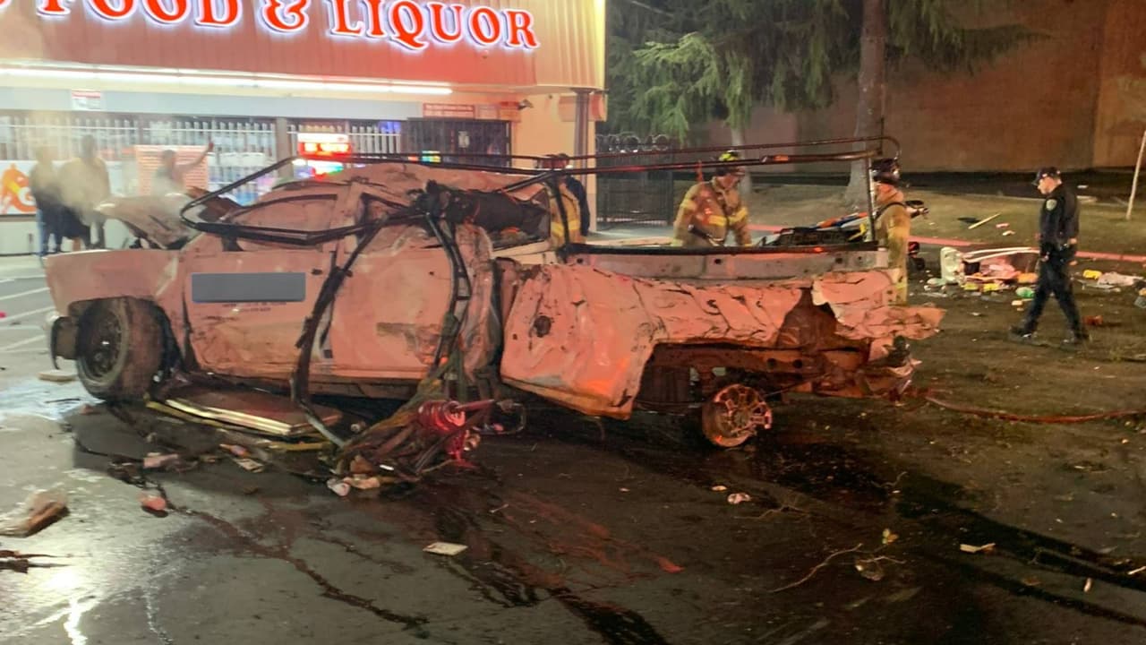 Un hombre es hospitalizado tras una fuerte volcadura en Carmichael