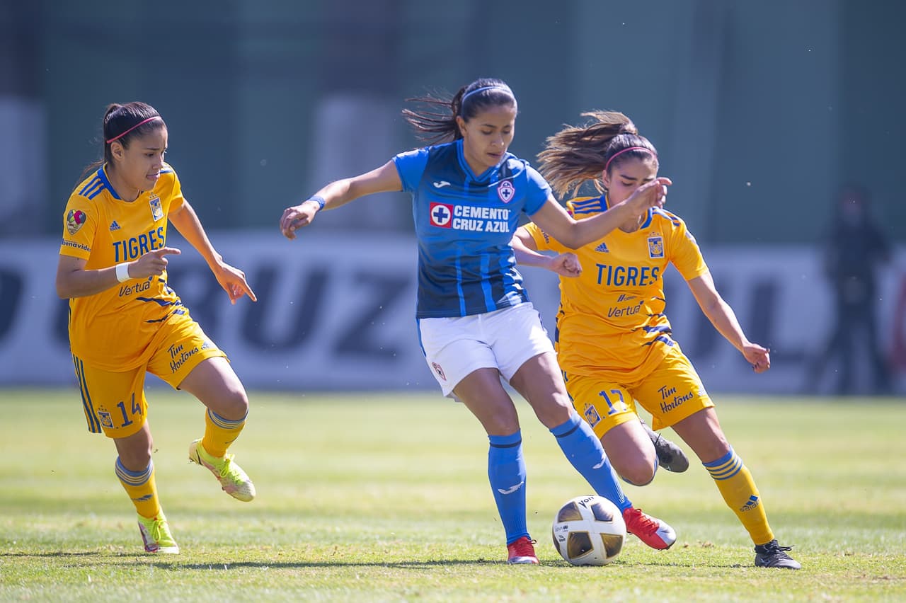 Las Tigres arrancan los cuartos de final con una escandalosa goleada 0-4 sobre Cruz Azul.