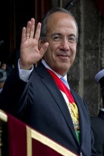 En México, Felipe Calderón se convertía en presidente de la república en unas elecciones polémicas.