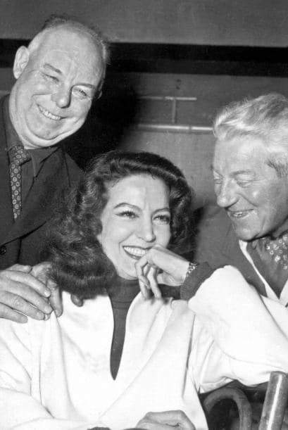 En 1948, María Félix decide ir más allá y prueba suerte en Europa, en donde logra triunfar en países como España e Italia. En la foto, con el legendario director Jean Renoir.