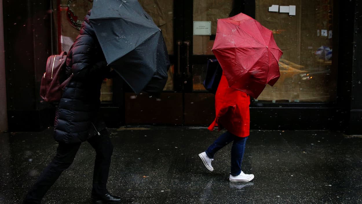 Unas 10 pulgadas de nieve se esperan en Nueva York y en algunas áreas de Nueva Inglaterra caerán hasta 4 pulgadas de lluvia.