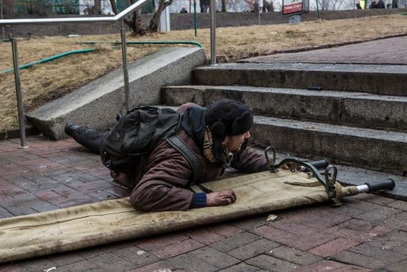 El gobierno de Kiev dice que 28 oficiales sufrieron heridas de bala en los enfrentamientos del jueves.