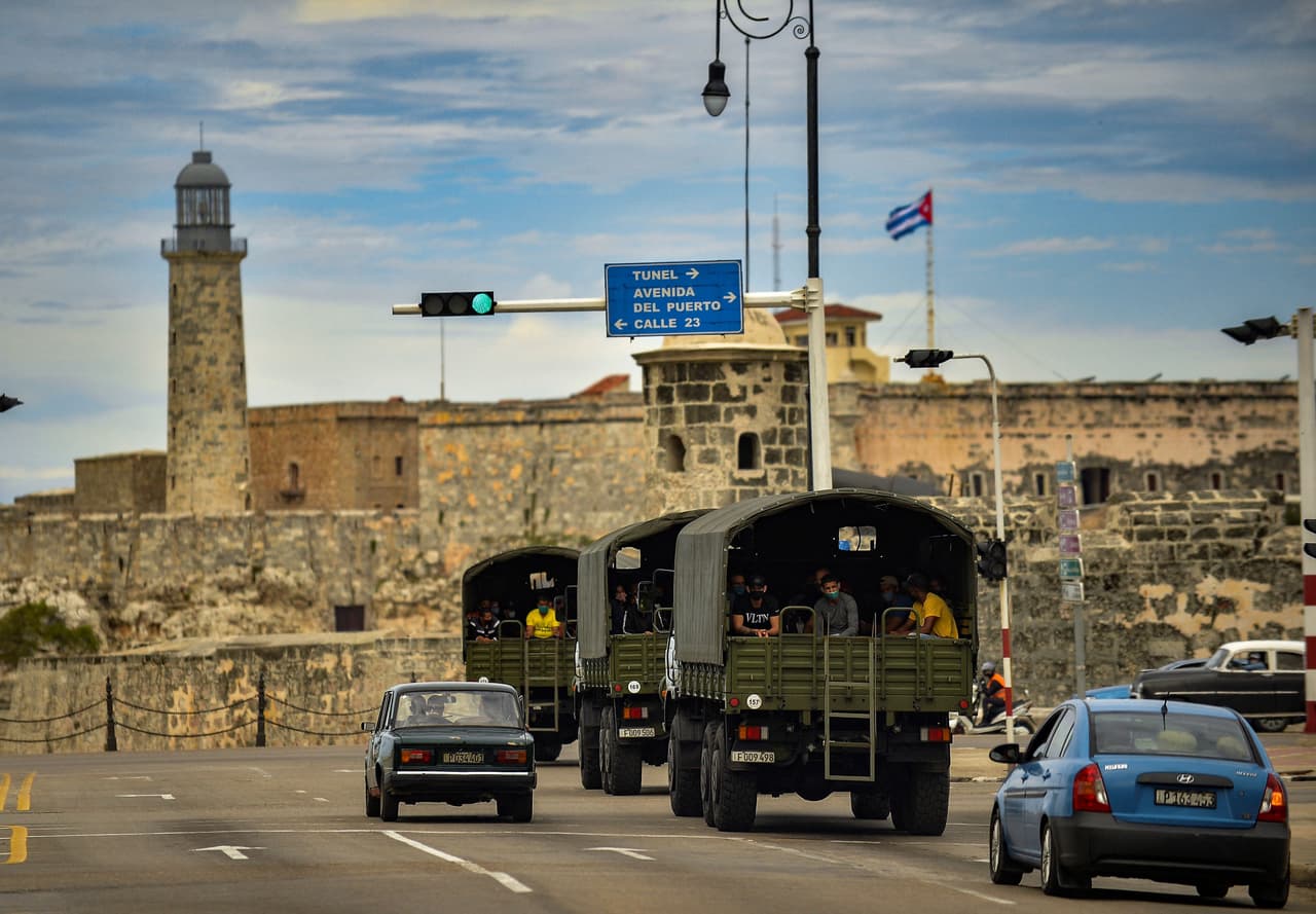 El régimen, demostrando el temor que sentía por las protestas, militarizó las calles de La Habana.