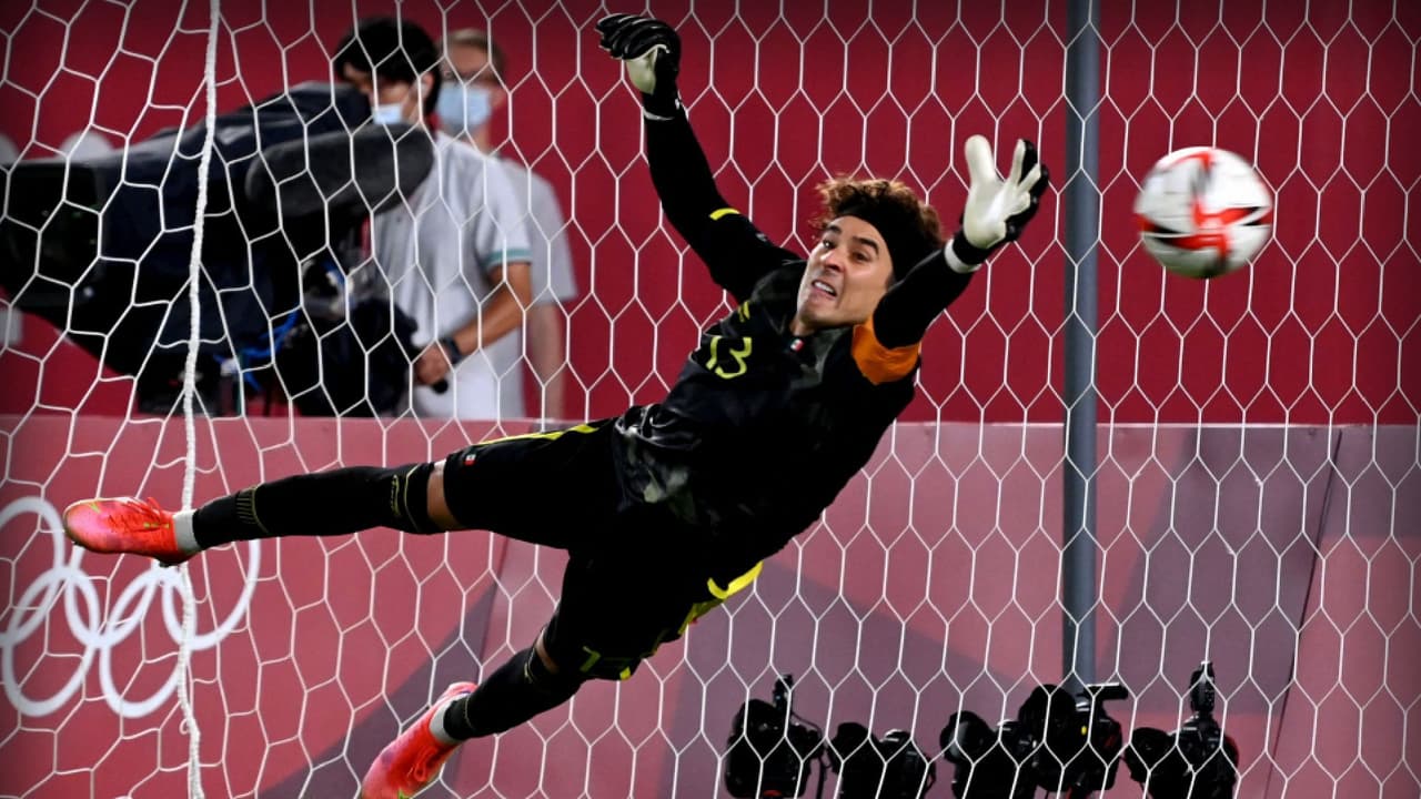Guillermo Ochoa presume nuevo tatuaje alusivo a Tokyo 2020