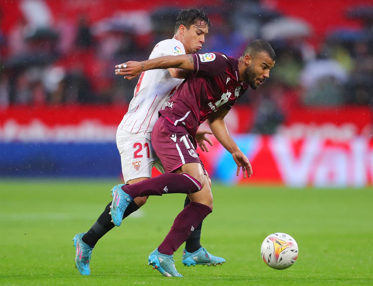 Sevilla no pasó del empate sin goles en casa ante la Real Sociedad y se rezaga en el intento de dar alcance al líder Real Madid.