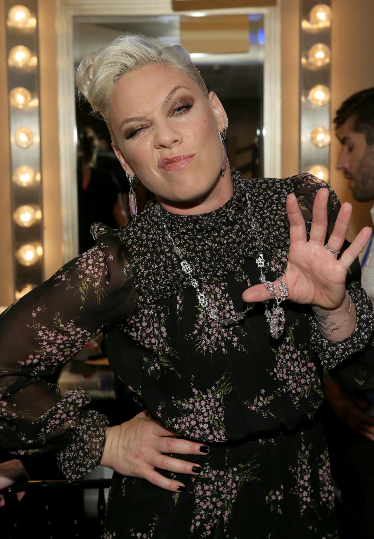 La cantante
<b> P!nk</b> dijo sentirse avegonzada y resaltó que es un día triste.