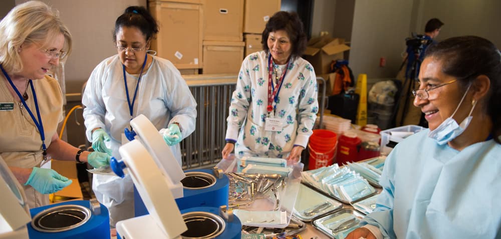 Una clínica móvil espera atender gratuitamente a 12,000 personas en 3 días en el sur de California