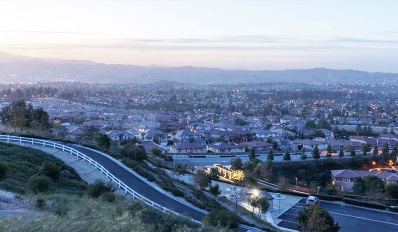 <b>Yorba Linda</b>, también localizada en el condado de Orange ocupa el cuarto lugar de la lista.
<br>
<br>
<b>Población:</b> 68,889
<br>
<b>Salario promedio: </b>$123,962
<br>
<b>Tasa de crimen violento: </b>0.65 por cada mil habitantes
<br>
<b>Tasa de crimen a la propiedad: </b>10.36 por cada mil habitantes
<br>