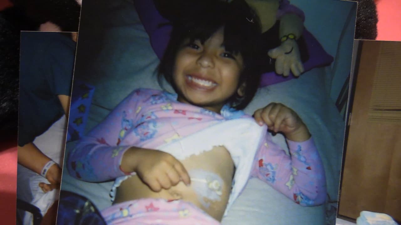 Ella sueña vestirse como princesa, tener un pastel de chocolate y vainilla y, al fondo, escuchar sus canciones favoritas.
<br>