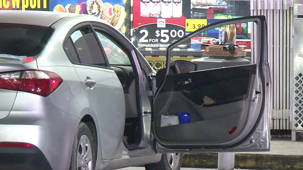 La discusión fue subiendo de tono y una de las mujeres comenzó a aventar botellas.