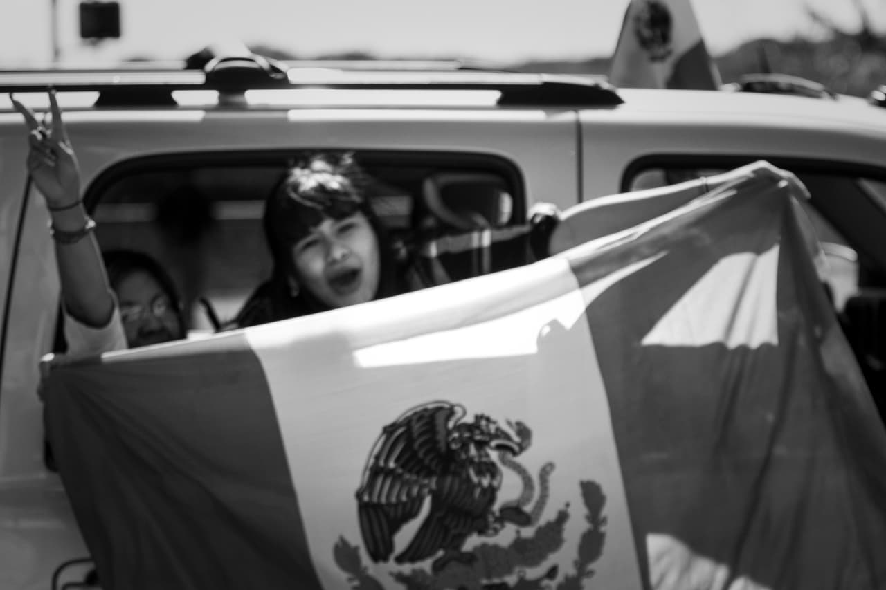 La colorida y concurrida manifestación de respaldo a los inmigrantes en Austin contó con la participación de personas de varias nacionalidades y diversas comunidades.