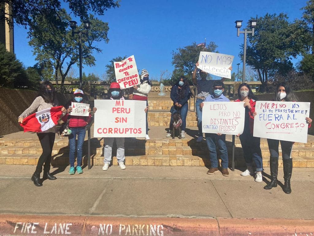 Personas inocentes mueren protestando contra el corrupto congreso peruano dijeron los manifestantes.
<br>