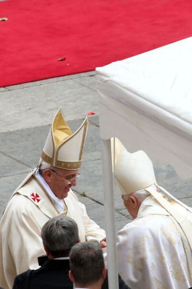 Los dos papas vivos que estuvieron en la celebración.