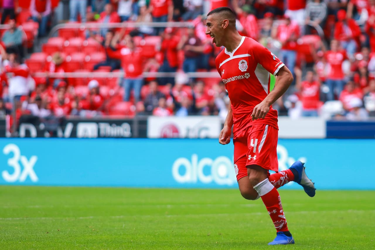 Otro que se va de los Diablos Rojos es el chileno Osvaldo González, quien seguriá su carrera en la Universidad de Chile.