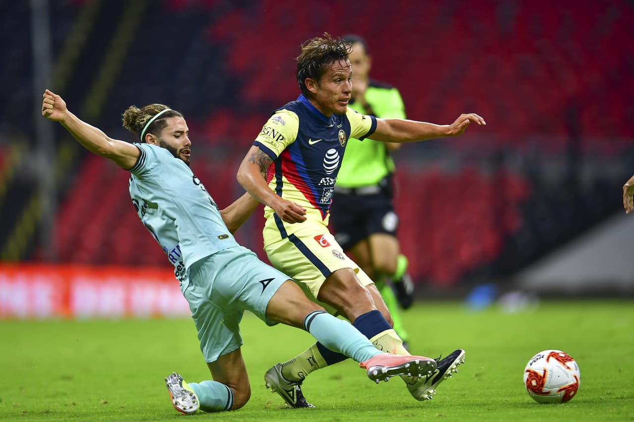 Las Águilas no encontraban su juego y perdían balones muy fáciles.