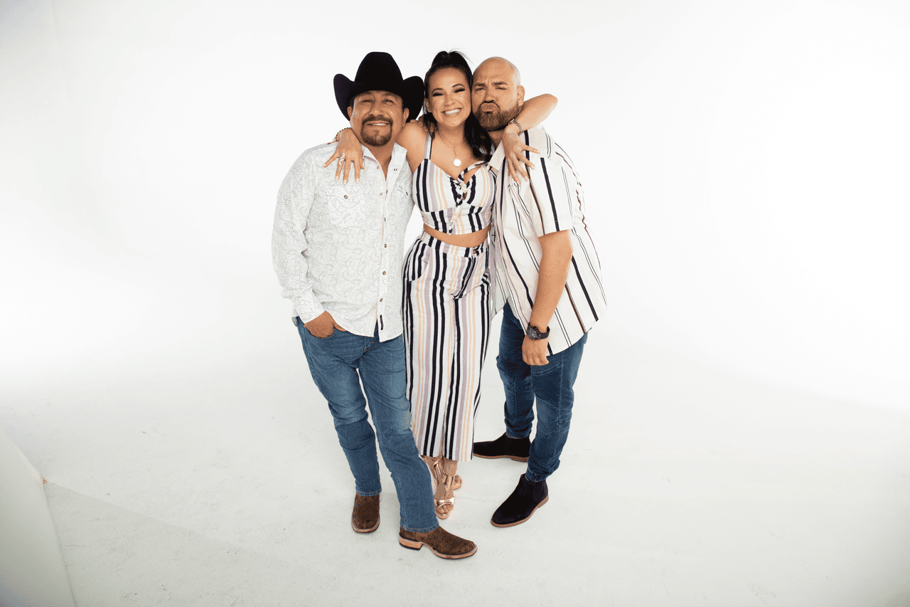 ¡Feliz Día del Padre de parte de 
<b>Carlita</b> y de todos nosotros!