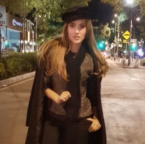 “Estoy aquí porque el público lo quiere” fue la respuesta de la joven a la consagrada artista.