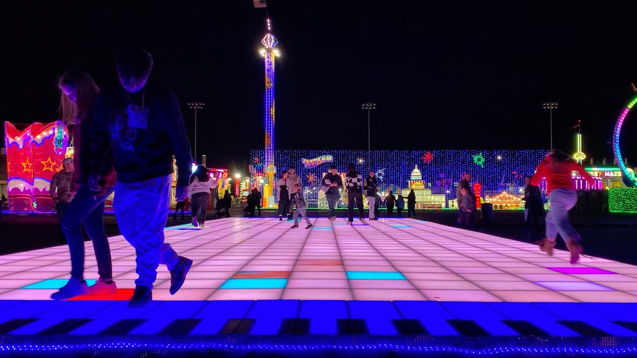 Es la creación de una familia de Houston originaria de China que quiso compartir este espectáculo en Estados Unidos.