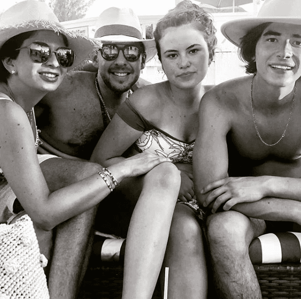 Por su parte, Claudia Álvarez comentó que tanto Fernanda como ella siempre entendieron la idea de que 
<b>siempre iban a estar unidas</b>. “Si nosotros decidimos estar con una persona que tiene hijos, tú ya te integras a una familia con la exesposa, con el esposo de la exesposa y con todos los hijos", dijo la actriz.