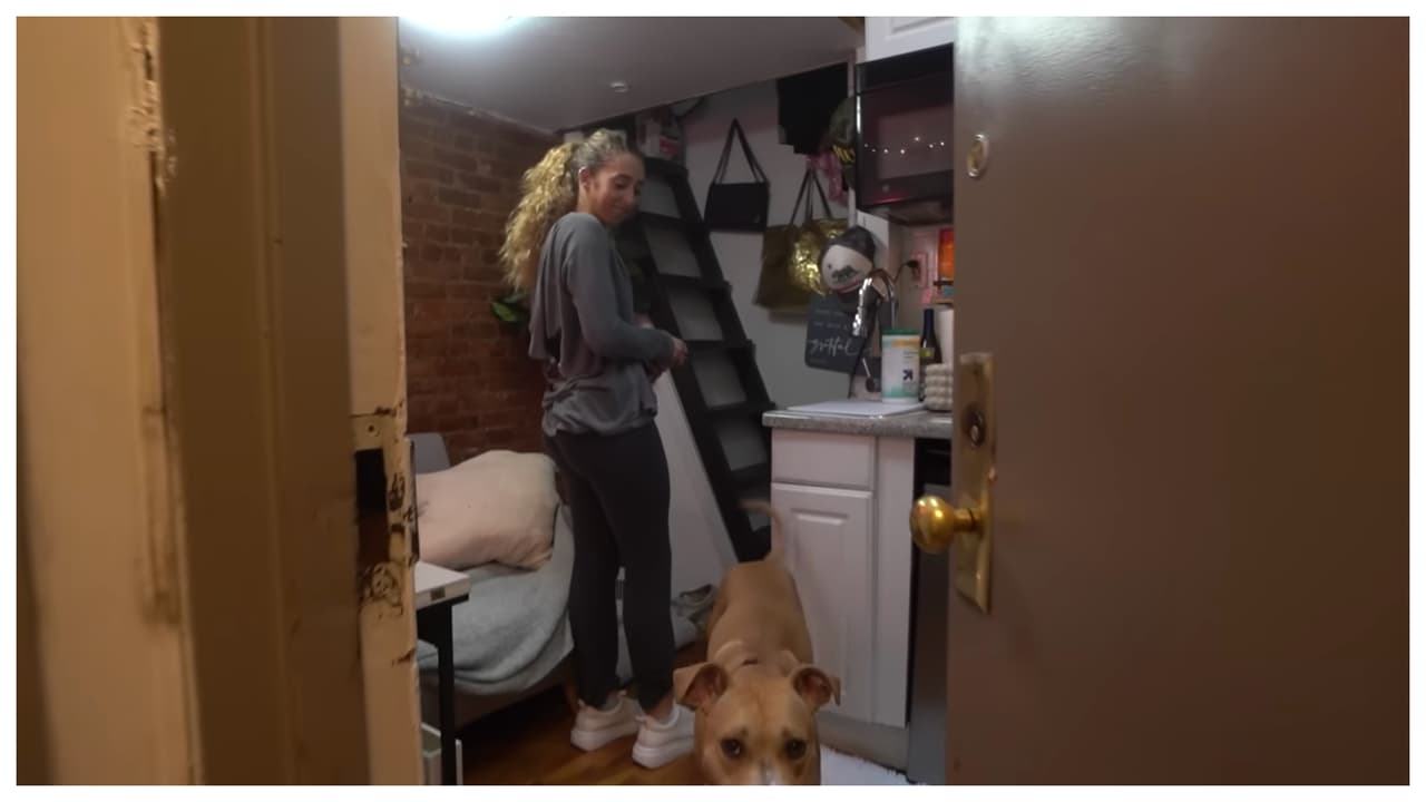 Aunque parezca increíble, Alaina Randazzo, no vive sola: vive con su perro.