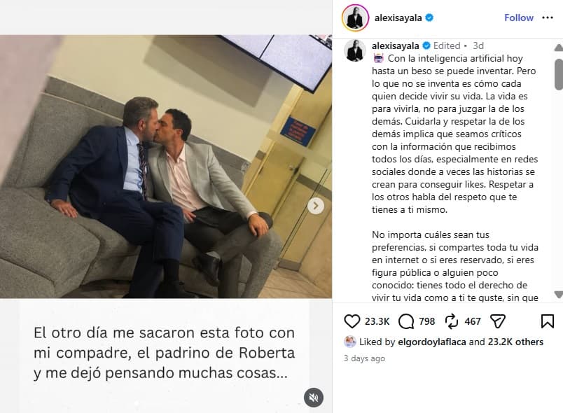 Alexis Ayala publicó esta imagen en la que sale besándose con un hombre.