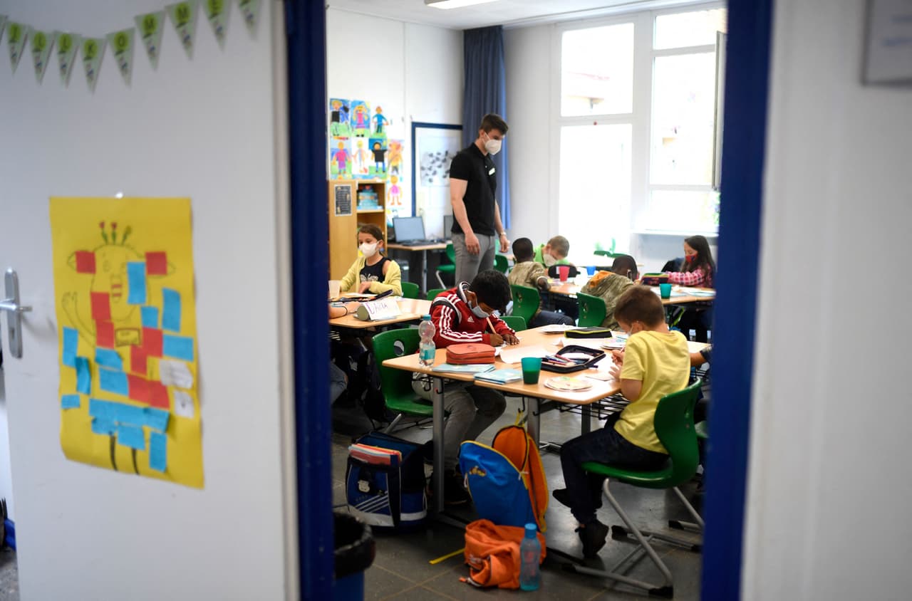 Lo que se sabe de la reunión de la junta escolar de Miami-Dade donde decidirán sobre el uso de mascarillas en los planteles