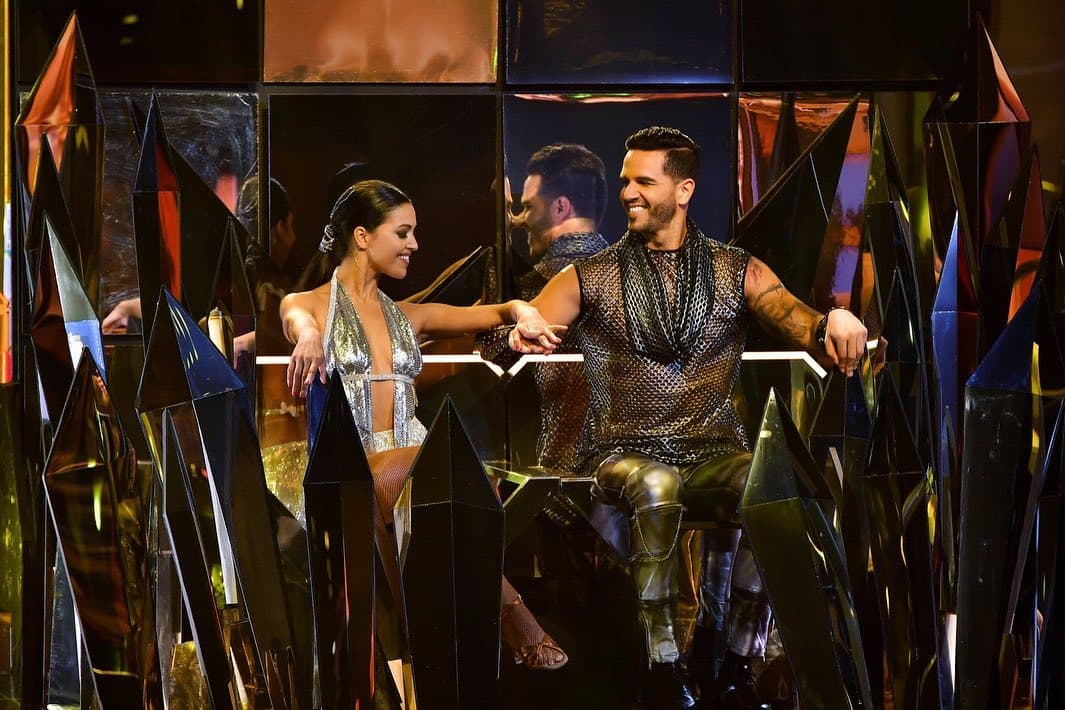 Cabe recordar que la primera gala se inauguró con el primer duelo entre el Chef Yisus y Tony Dandrades, en el que ambos mostraron su conocimiento al bailar salsa.