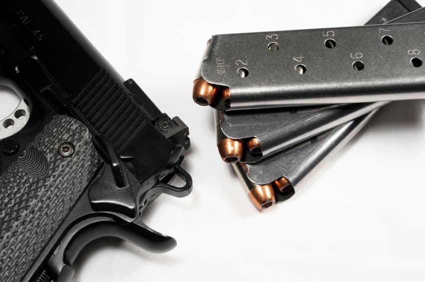 Dueños de armas deberán cumplir con nuevos requisitos en Los Ángeles
