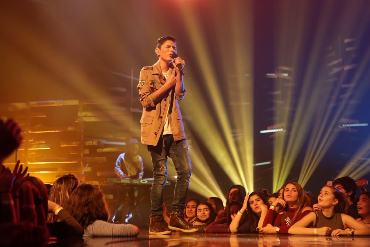 Con mucho sentimiento Edward Baeza interpretó el tema "Decidiste dejarme", de Camila.