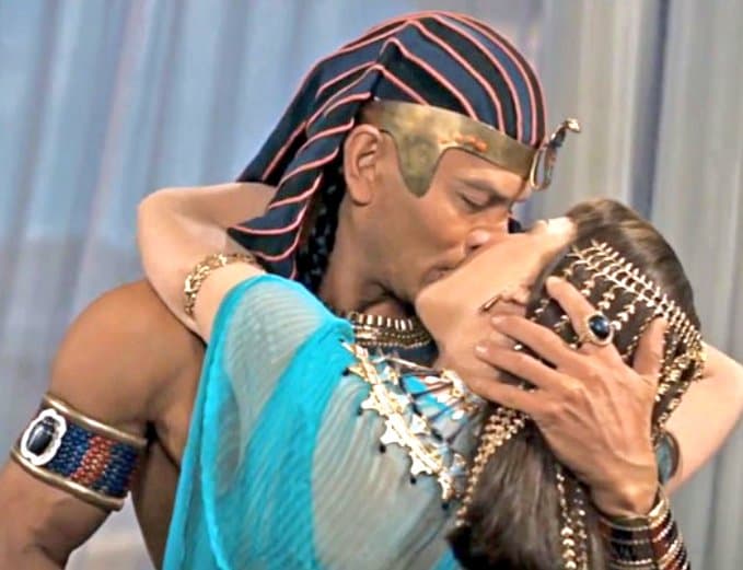 Y para cerrar esta lista tenemos la película 'Los 10 mandamientos', esta historia vio la luz en 1956, rompiendo cualquier récord en el mundo del cine.