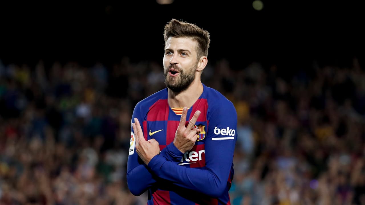 Gerard Piqué | El central de 33 años ha continuado su carrera con el cuadro blaugrana. Su actual valor aproximado en el mercado es de 21.8 millones de dólares. Al parecer, ha llevado una vida de ensueño con la cantante colombiana y sus dos hijos.