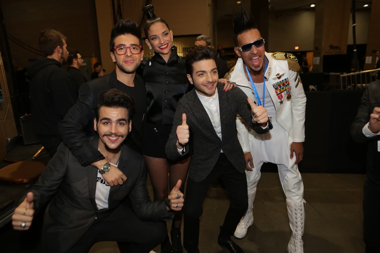 Te llevamos detrás de cámaras de esta entrega quee estuvo espectacular. Selfies, momentos in fraganti y hasta lo que no te imaginas.