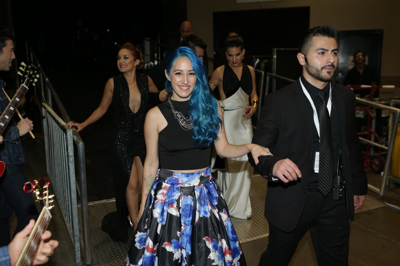 Te llevamos detrás de cámaras de esta entrega quee estuvo espectacular. Selfies, momentos in fraganti y hasta lo que no te imaginas.