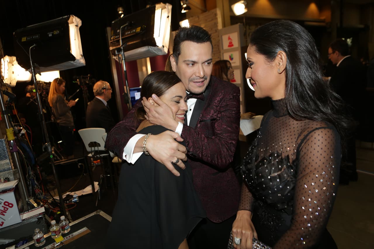 Te llevamos detrás de cámaras de esta entrega quee estuvo espectacular. Selfies, momentos in fraganti y hasta lo que no te imaginas.