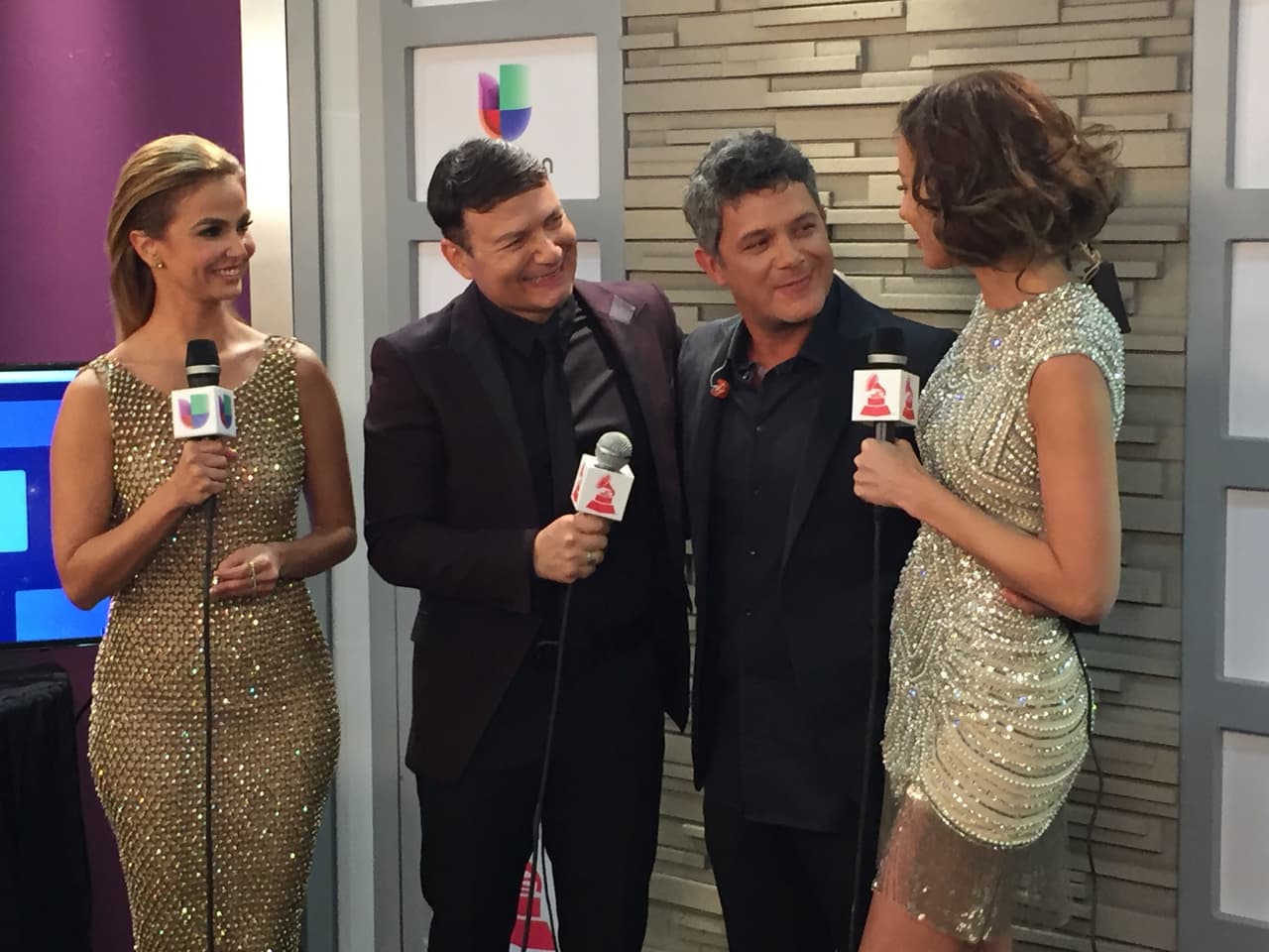 Te llevamos detrás de cámaras de esta entrega quee estuvo espectacular. Selfies, momentos in fraganti y hasta lo que no te imaginas.