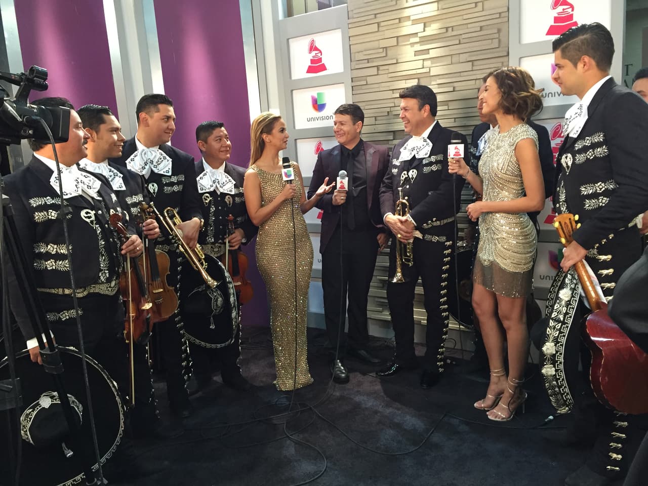 Te llevamos detrás de cámaras de esta entrega quee estuvo espectacular. Selfies, momentos in fraganti y hasta lo que no te imaginas.