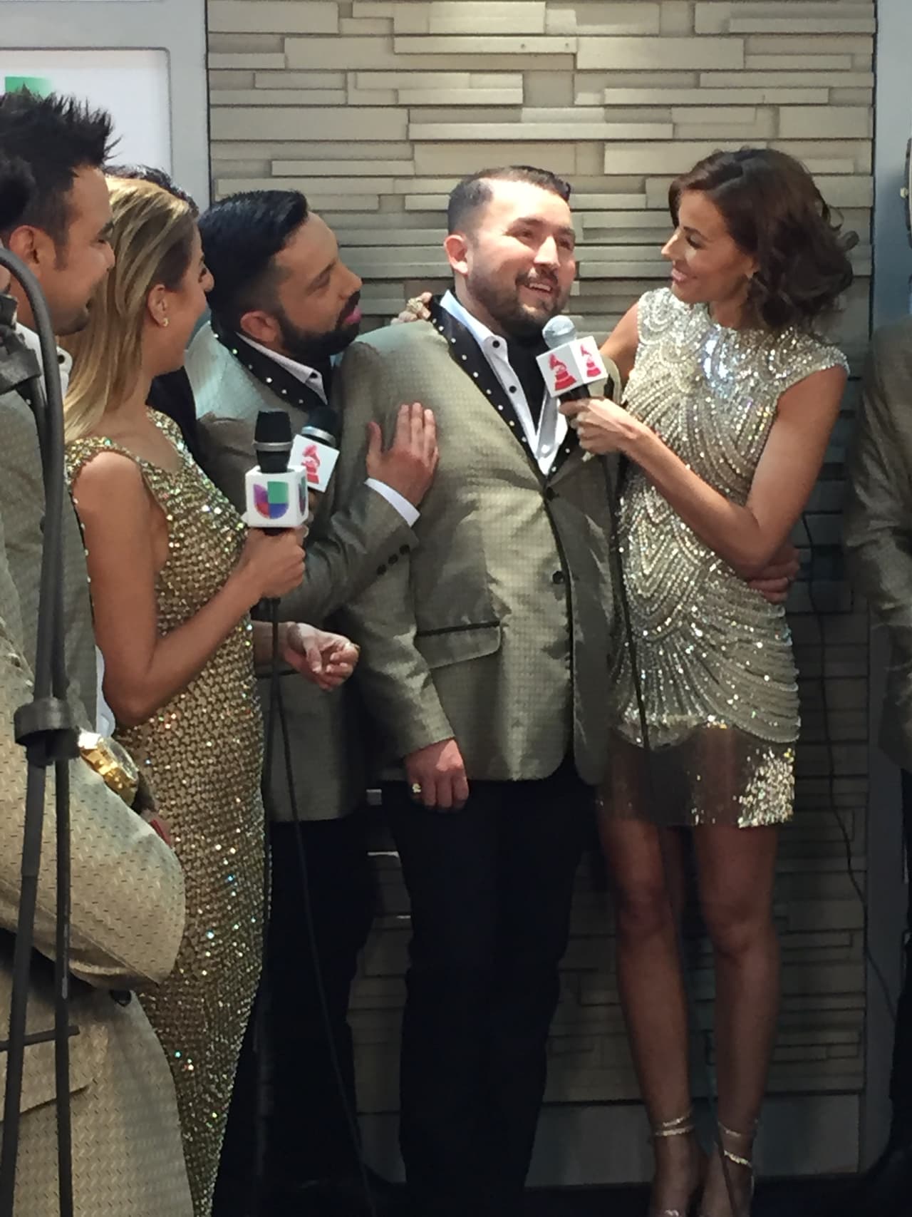 Te llevamos detrás de cámaras de esta entrega quee estuvo espectacular. Selfies, momentos in fraganti y hasta lo que no te imaginas.