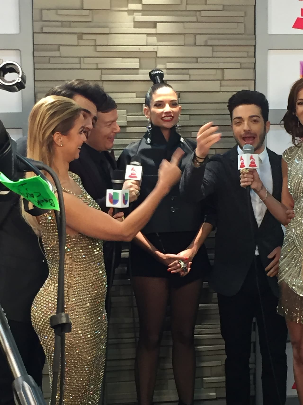 Te llevamos detrás de cámaras de esta entrega quee estuvo espectacular. Selfies, momentos in fraganti y hasta lo que no te imaginas.