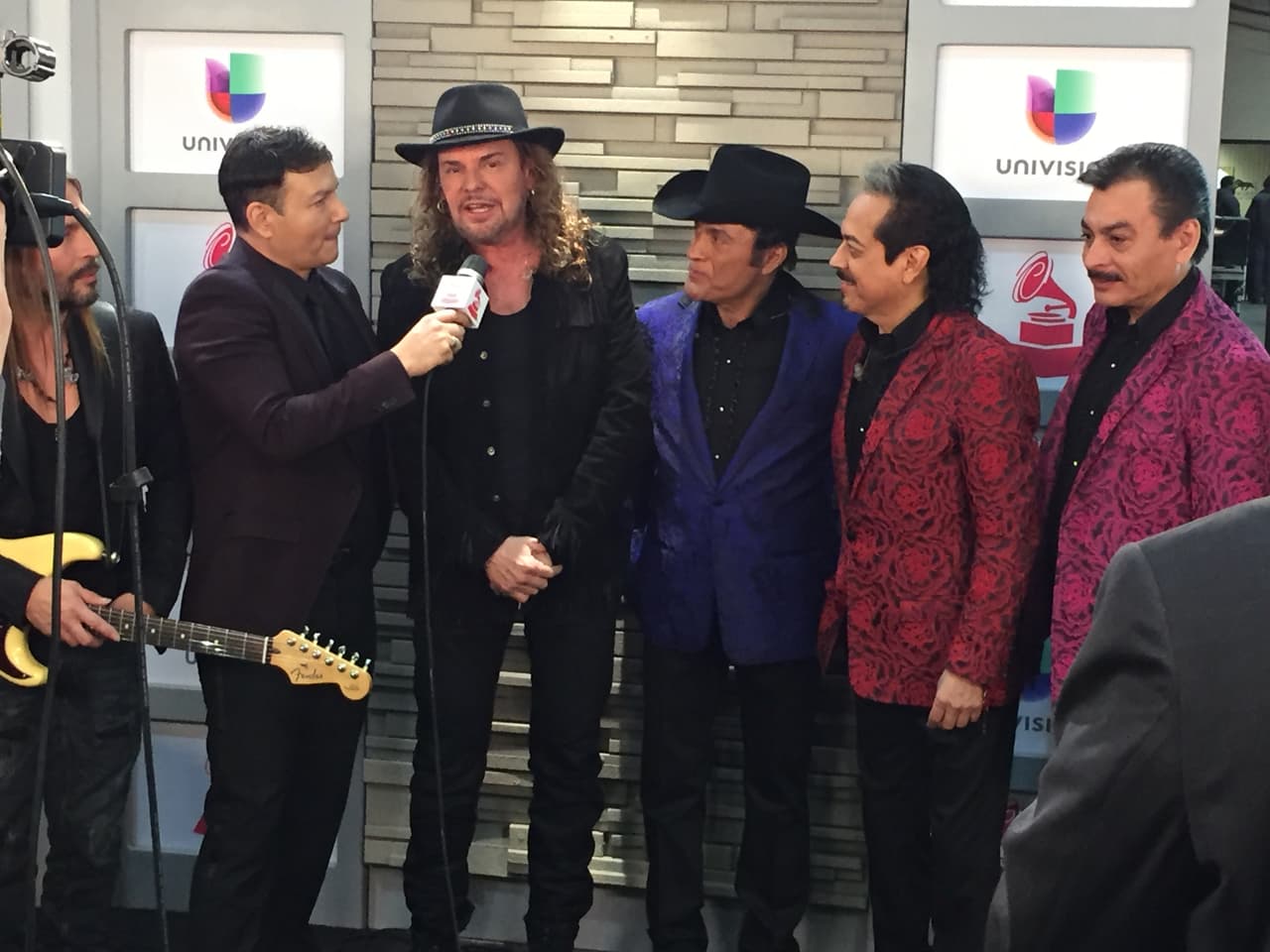 Te llevamos detrás de cámaras de esta entrega quee estuvo espectacular. Selfies, momentos in fraganti y hasta lo que no te imaginas.