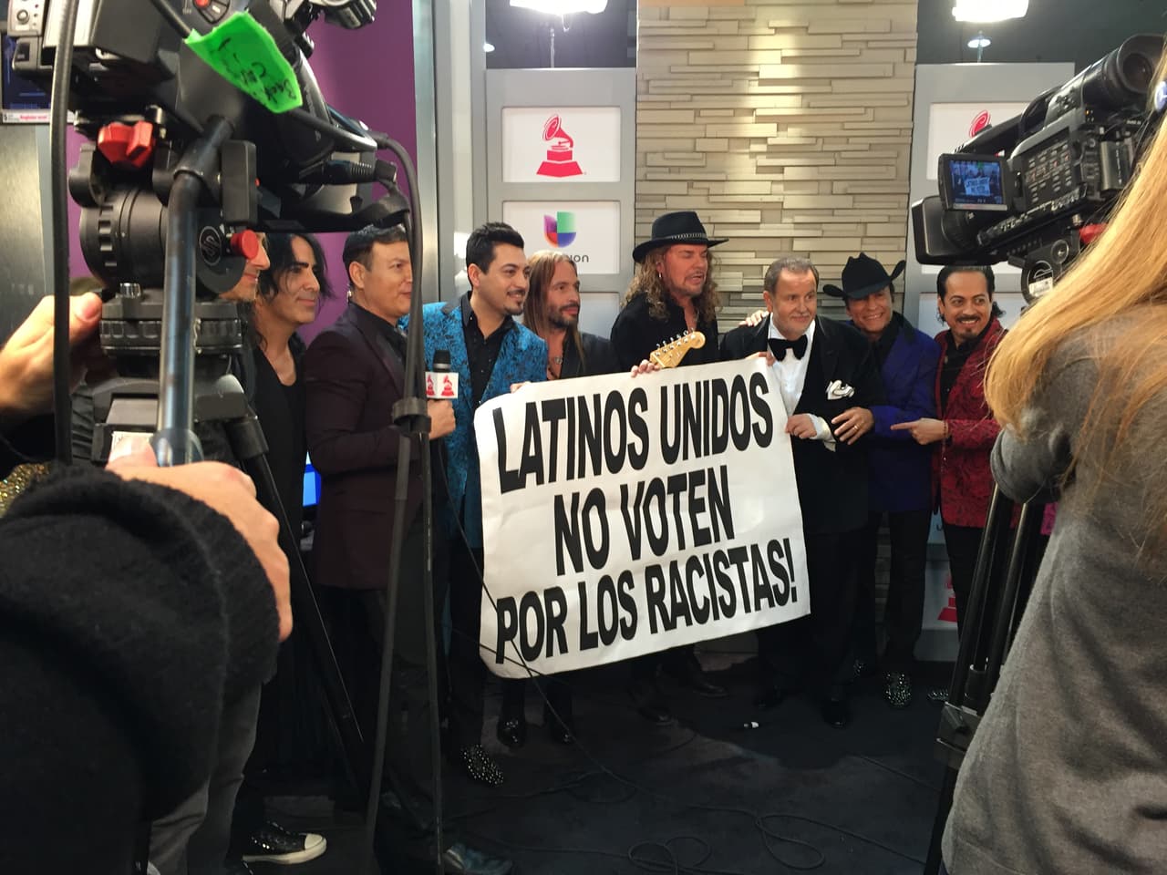 Te llevamos detrás de cámaras de esta entrega quee estuvo espectacular. Selfies, momentos in fraganti y hasta lo que no te imaginas.