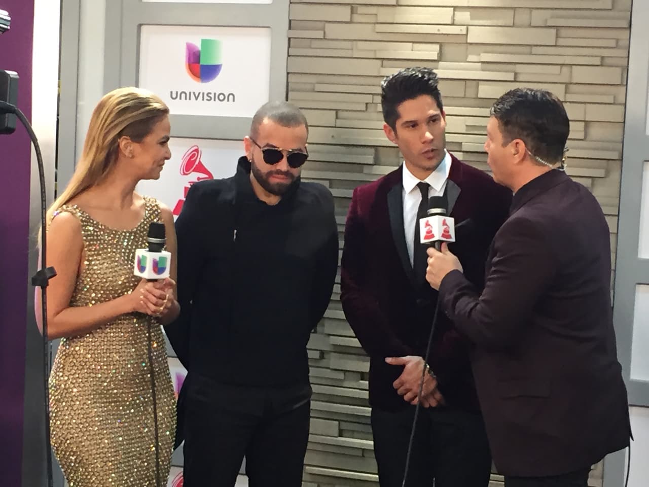 Te llevamos detrás de cámaras de esta entrega quee estuvo espectacular. Selfies, momentos in fraganti y hasta lo que no te imaginas.