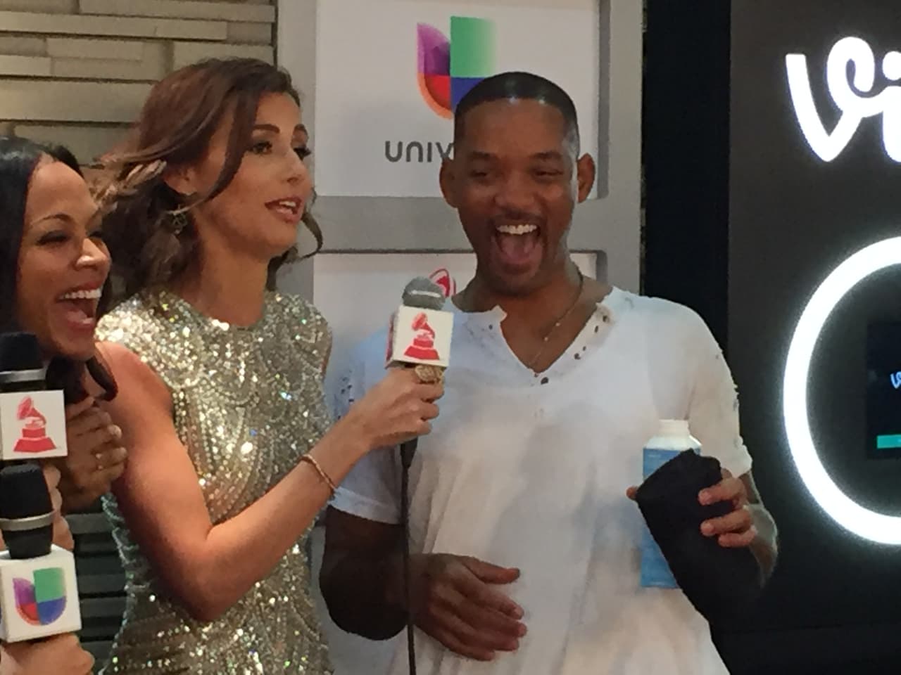 Te llevamos detrás de cámaras de esta entrega quee estuvo espectacular. Selfies, momentos in fraganti y hasta lo que no te imaginas.