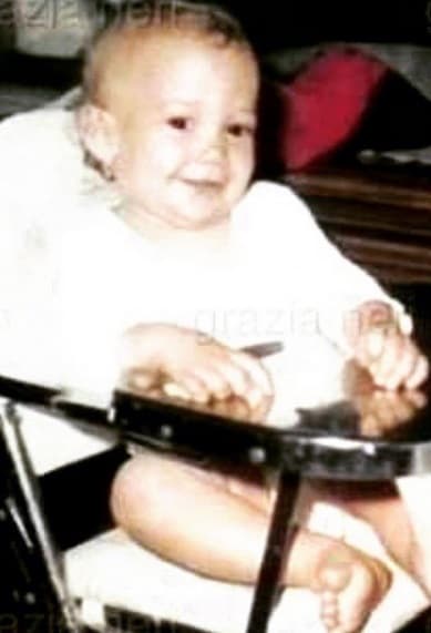 JLo nació y vivió en el Bronx, barrio en el que asegura aprendió a ser fuerte desde que era niña. Sus padres, David y Guadalupe son de origen puertorriqueño.